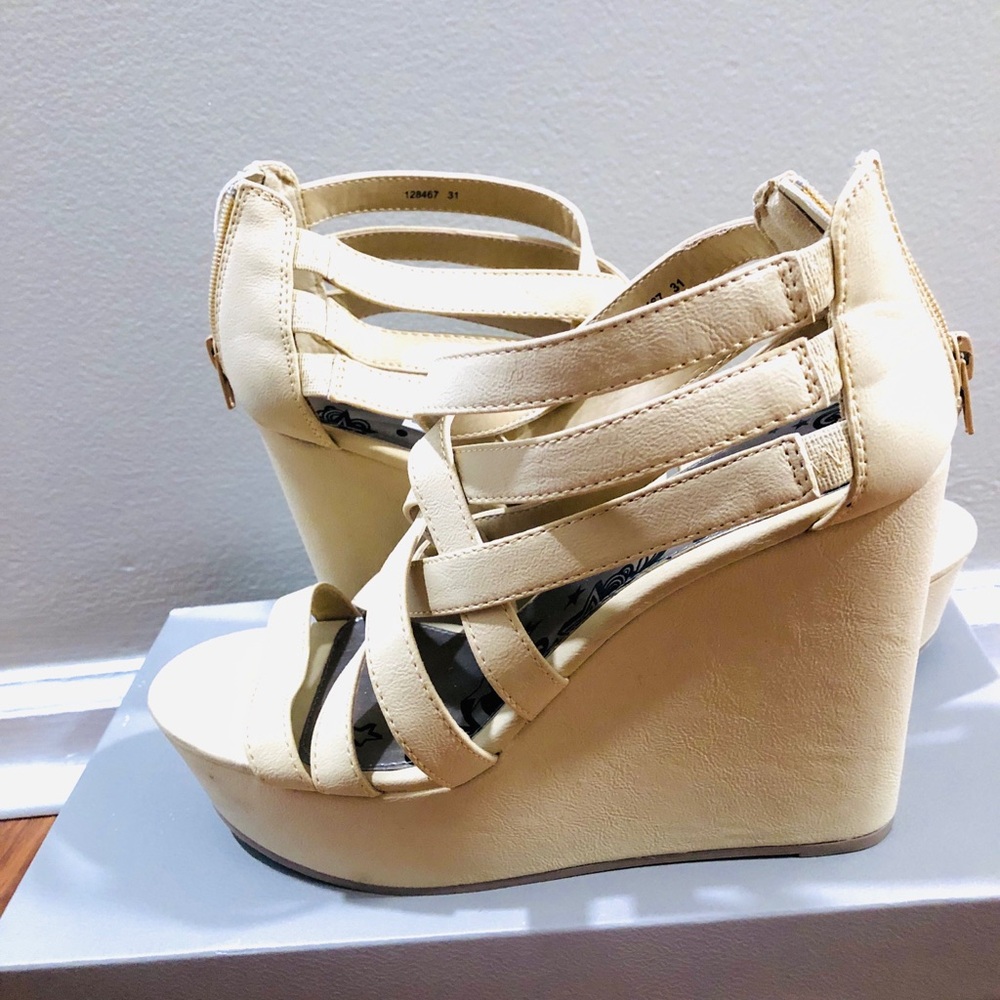 Brash Beige Platform Sandals | Sz12